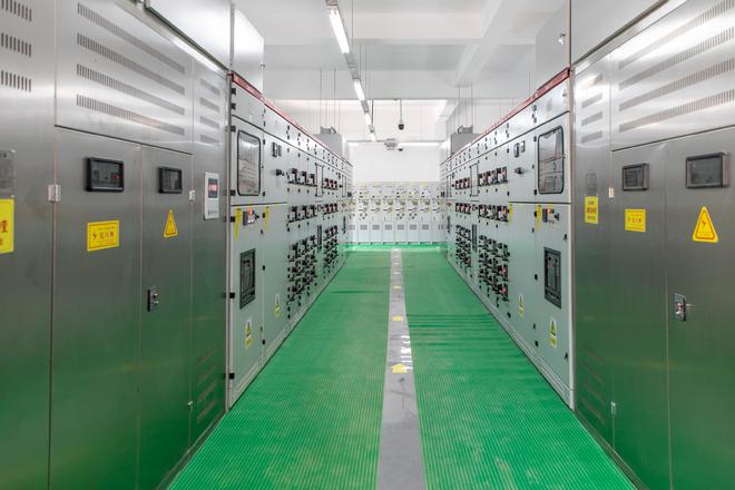靖江供电建成首CQ9电子个融合型配电房数字机房(图2)