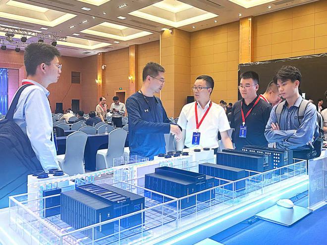 CQ9电子中国信息通信能源会议：海悟展示高密风冷智算解决方案(图4)