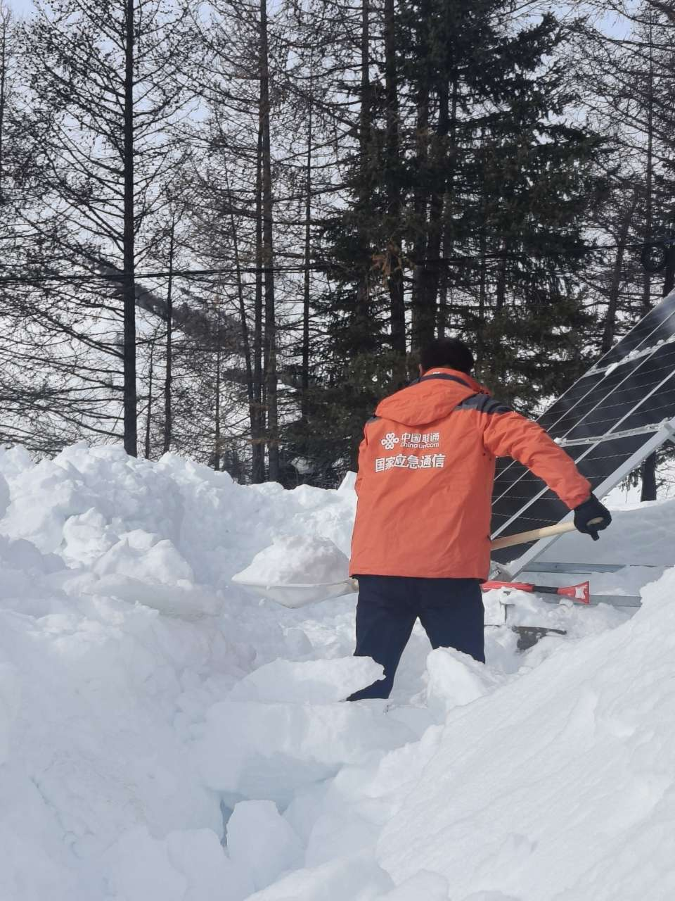 【迎峰度冬 能源保供CQ9电子】迎战风雪！中国联通全力保障通信畅通(图3)