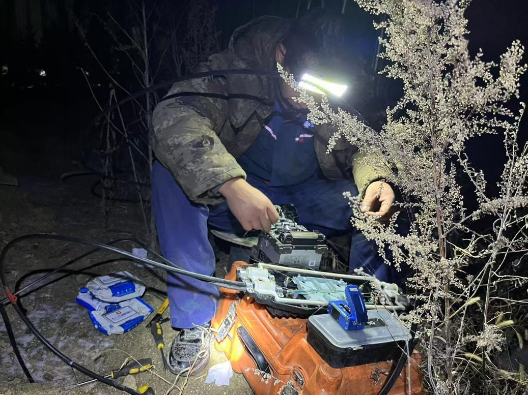 【迎峰度冬 能源保供CQ9电子】迎战风雪！中国联通全力保障通信畅通(图4)