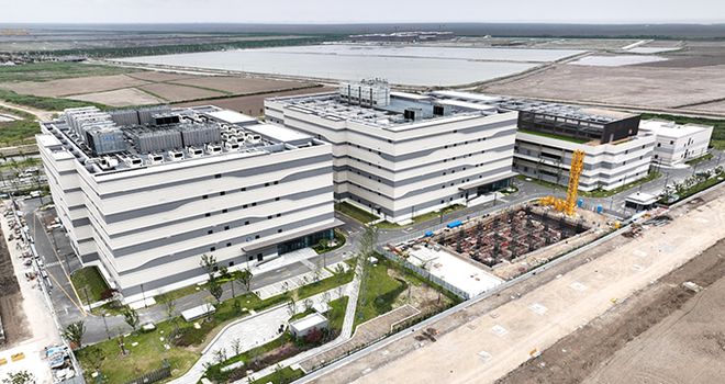 CQ9电子中国电信算力再有大布局智算核心机房楼完成封顶！(图4)