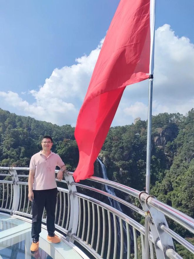 记中国铁塔泉州市分公司晋江办事CQ9电子处负责人洪辉煌(图1)