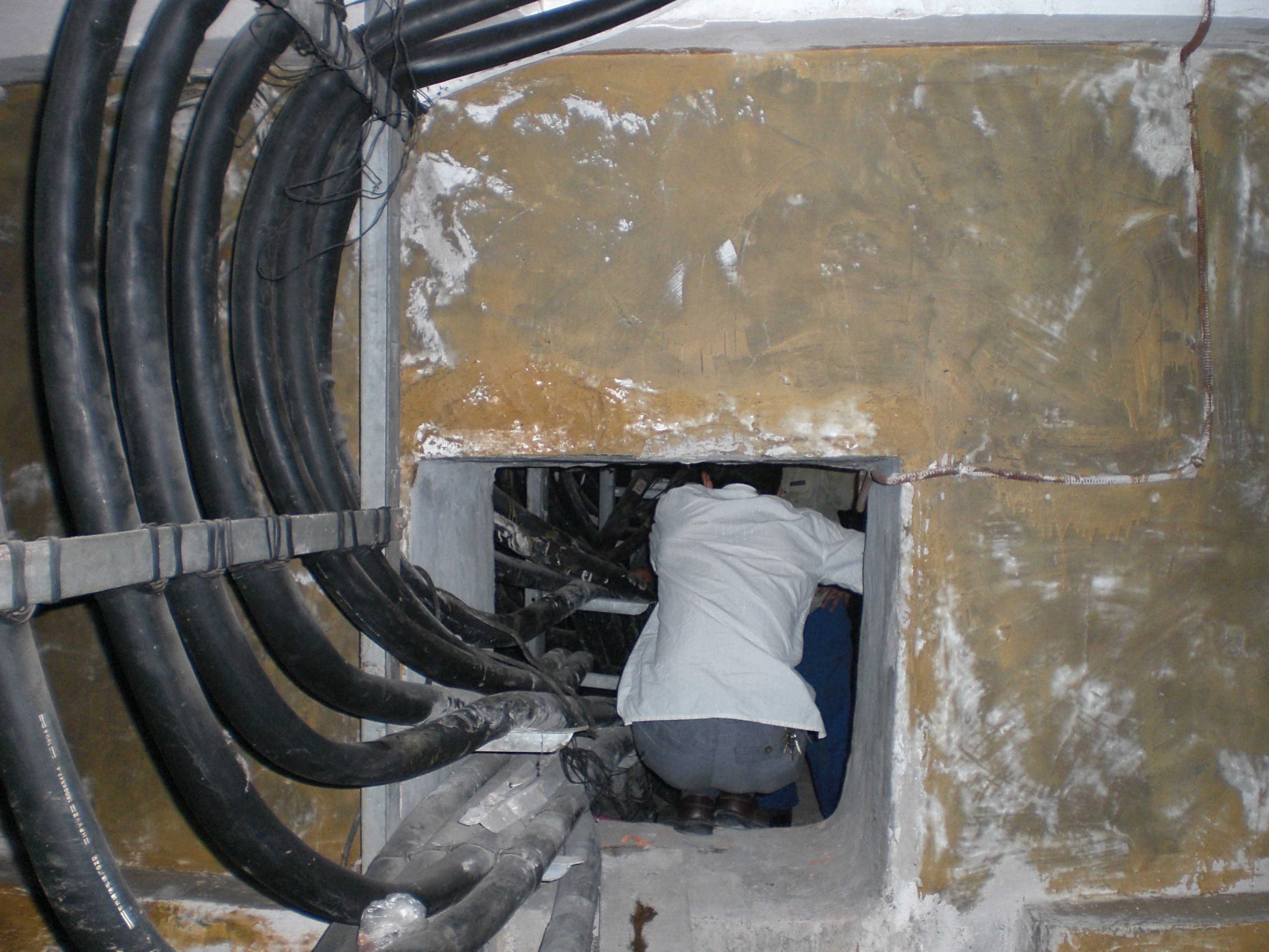 CQ9电子通信机房的设计与维护(图1)