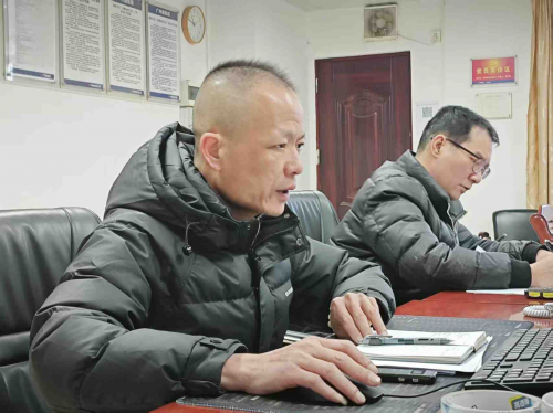 CQ9电子老工长的坚守28年青春无悔铁路通信春运故事(图2)