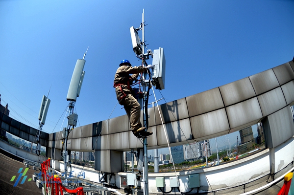 CQ9电子雷谨文：春运“守山人” 深山舞“花针”(图1)