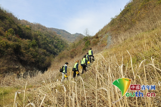 【新春走基层】“00后”姐妹CQ9电子花的春运：翻山越水检修忙(图2)