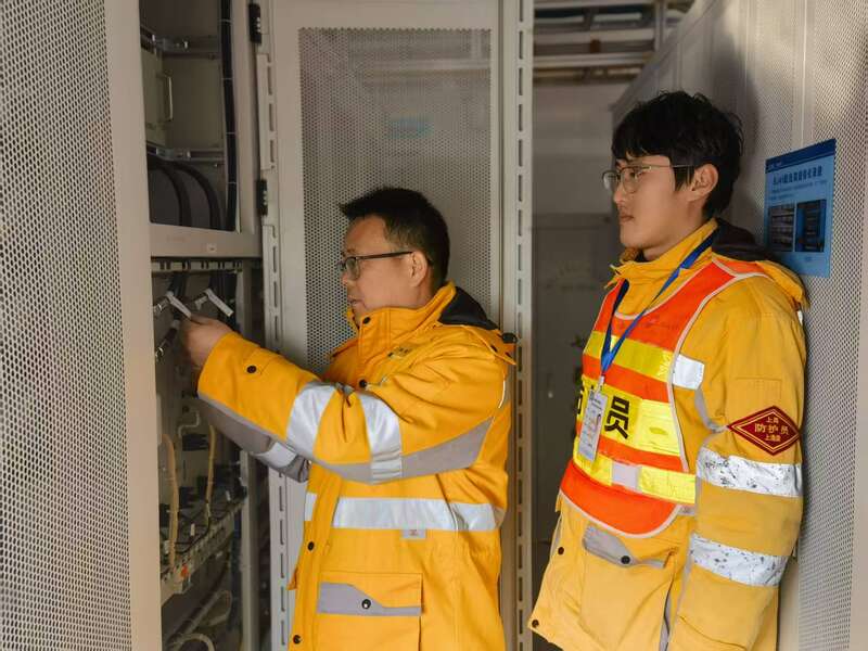 宣绩高铁开通后CQ9电子首个春运 这群青年保驾护航(图2)