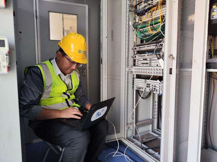 CQ9电子【春节我在岗】中国移动：科技向新 温暖春运(图2)