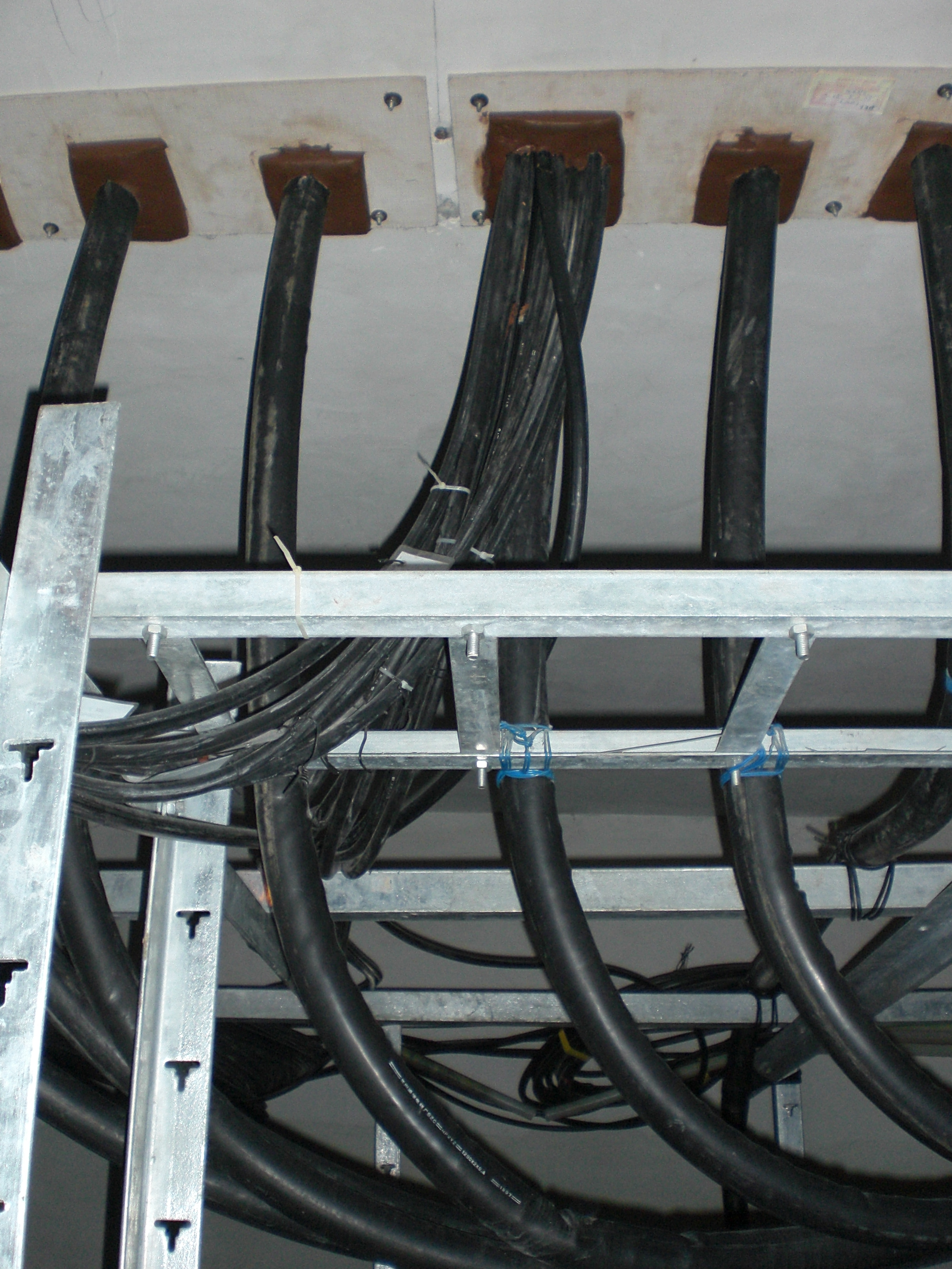 中国联通 智慧护航亚冬盛会 科技点亮冰雪盛宴CQ9电子(图1)