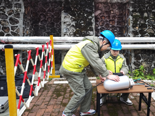 CQ9电子紧急抢修！电力“卫士”守护电网通信生命线(图2)