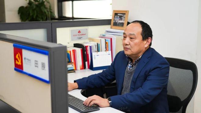 CQ9电子一栋楼一年节电超5万度他是怎么做到的？(图1)