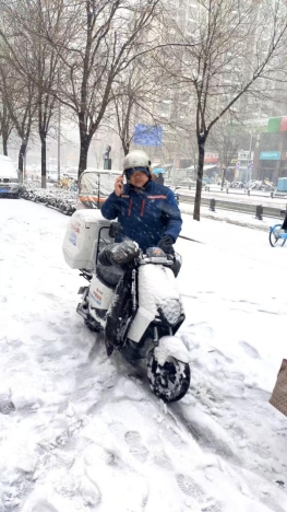 CQ9电子风雪逆行保畅通 万家灯火映担当——山东联通全力应对极端天气 保障通信网络畅通(图1)