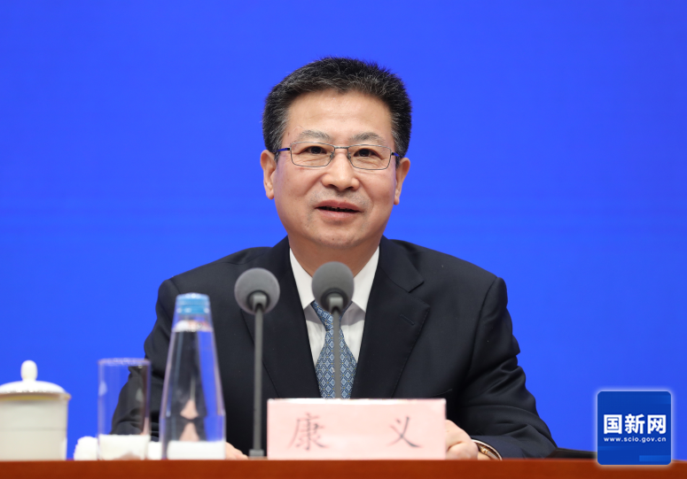 CQ9电子2024年成绩单：电子及通信设备制造业增加值实现两位数增长(图1)