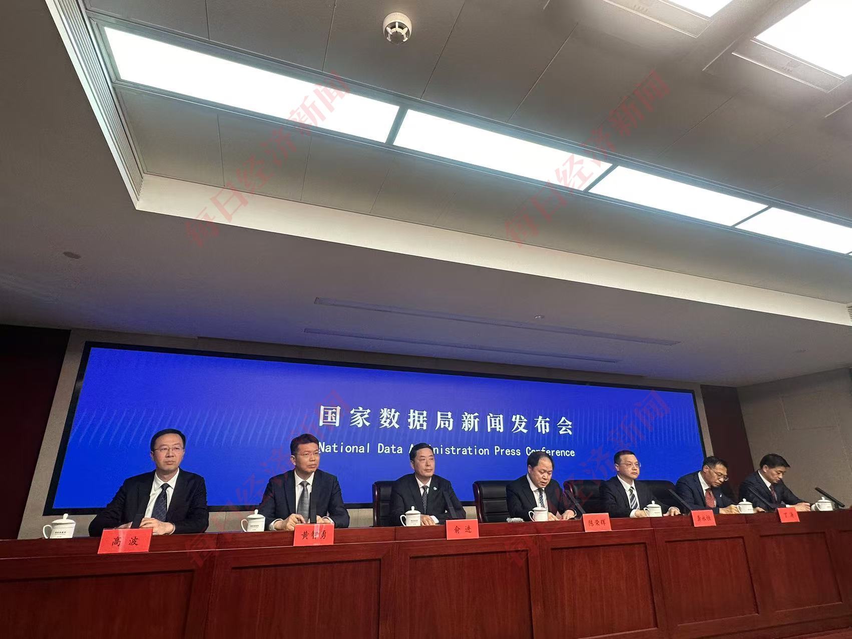 中国电信答每经问：基于云网能耗数据构建智慧基站、机房节能等应用2024年累计节省电费64亿元减少碳排CQ9电子放50万吨(图1)