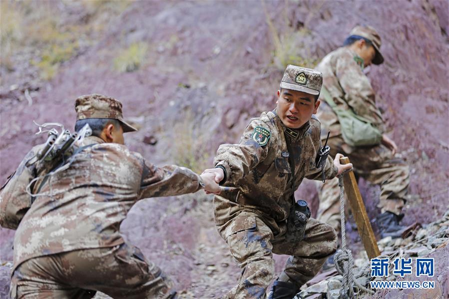 情注一缆通滇藏——记某信息通信基CQ9电子地四营五连连长翁春芳(图1)