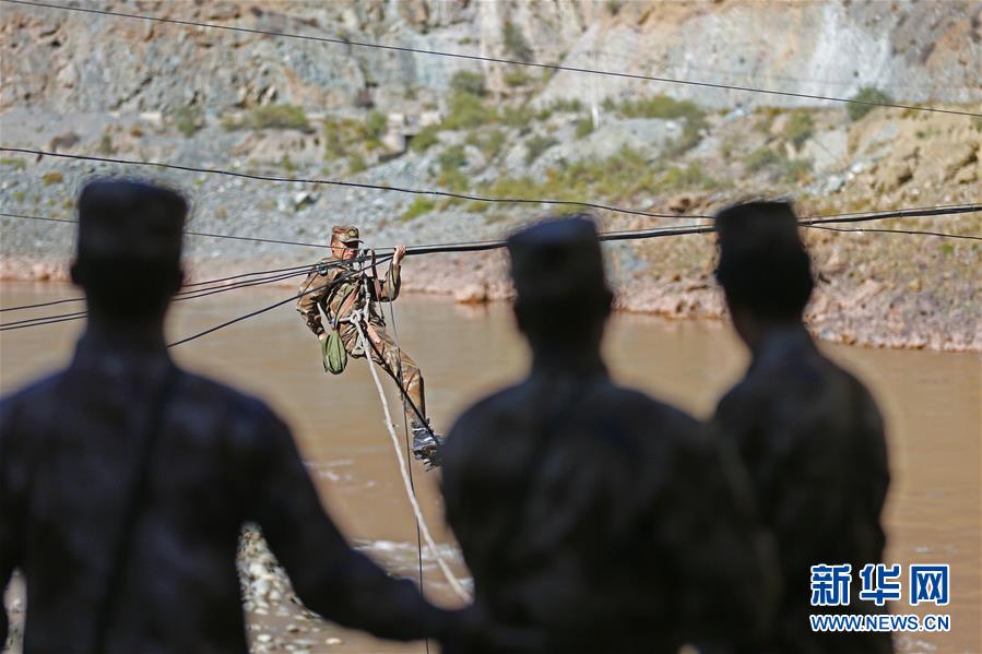 情注一缆通滇藏——记某信息通信基CQ9电子地四营五连连长翁春芳(图3)