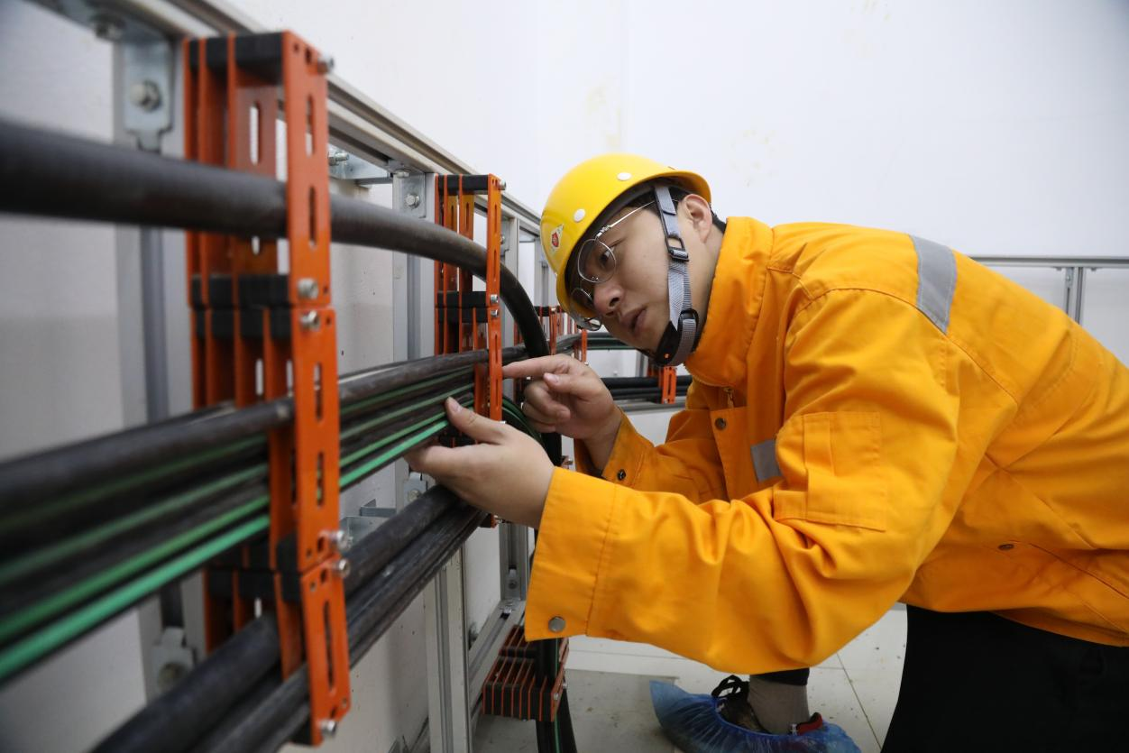 贵南高铁广西段顺利完成光缆CQ9电子敷设(图3)