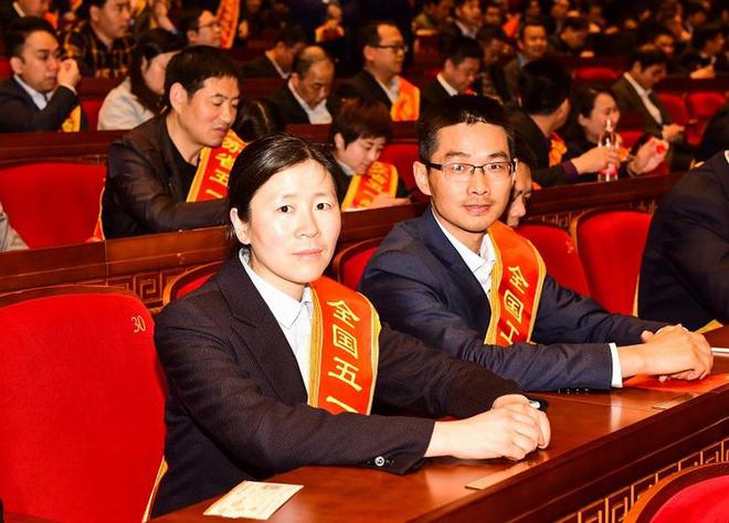 百年荣光 劳模担当丨吉兰芳：电力“逐光者” 点亮“振兴梦”CQ9电子(图1)