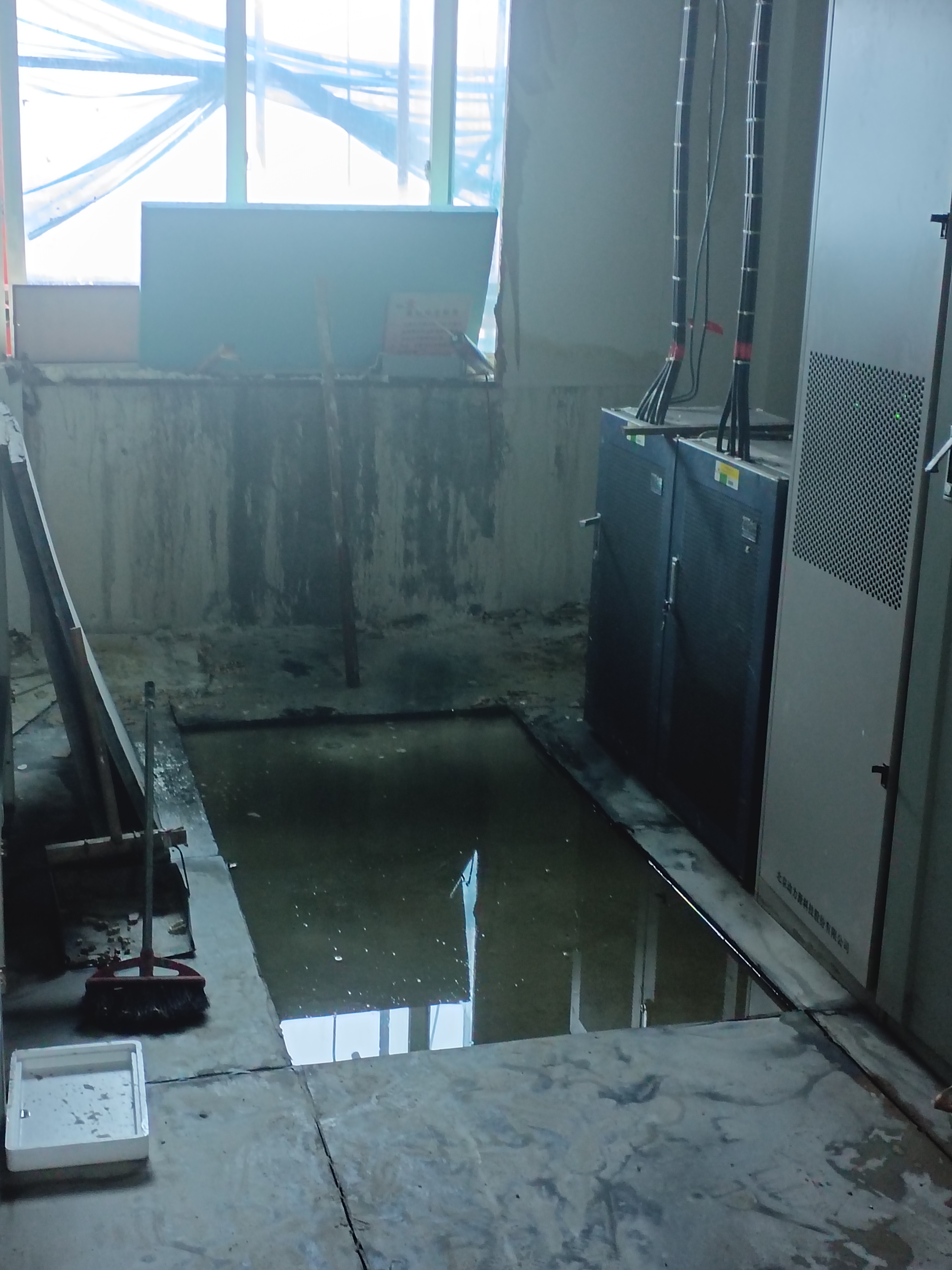 机房设备上CQ9电子市股票名单（202575）(图1)