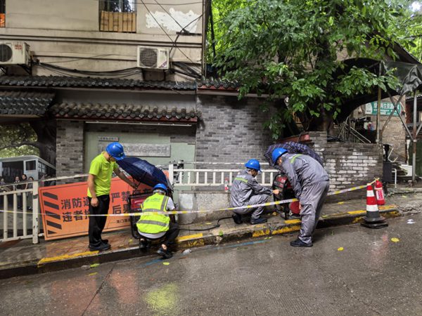 CQ9电子重庆移动昼夜抢修守护网络“生命线”(图3)