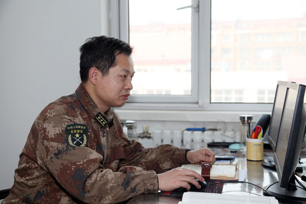 李振泉：在无声战场守望畅CQ9电子通_中国梦实践者_新闻频道_央视网(图1)