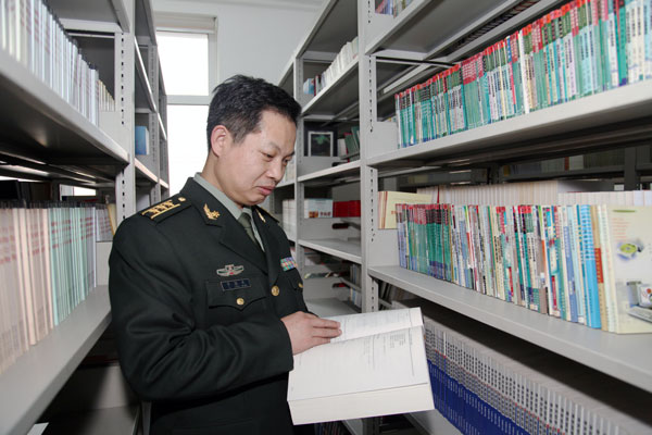 李振泉：在无声战场守望畅CQ9电子通_中国梦实践者_新闻频道_央视网(图2)