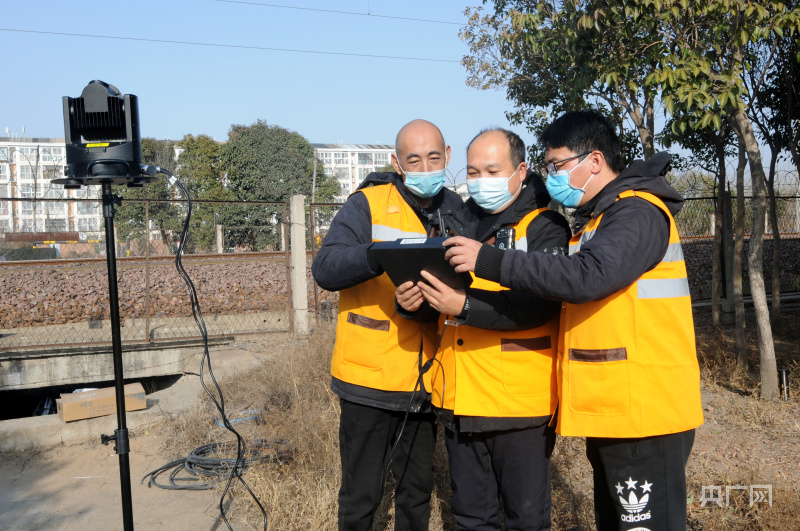 【新春走基层】CQ9电子郑州通信段：夯实设备基础 确保春运安全(图2)