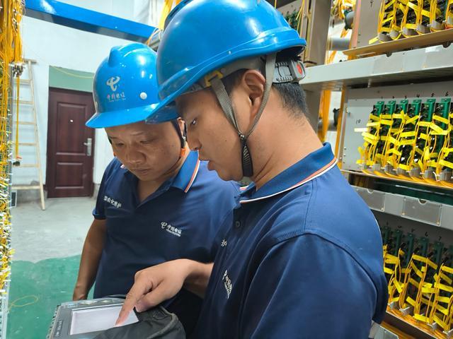 CQ9电子机房守护默默前行(图2)