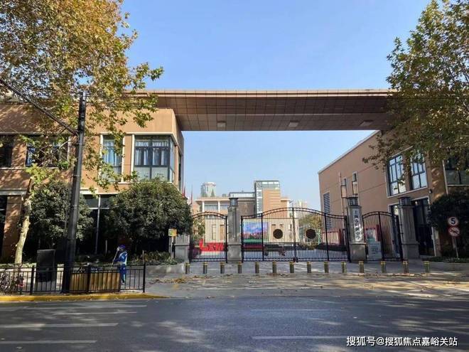 2025火热聚焦中㊣万科CQ9电子高福里官方售楼处发布：书写豪宅生活篇(图6)