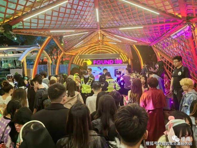 2025火热聚焦中㊣万科CQ9电子高福里官方售楼处发布：书写豪宅生活篇(图10)