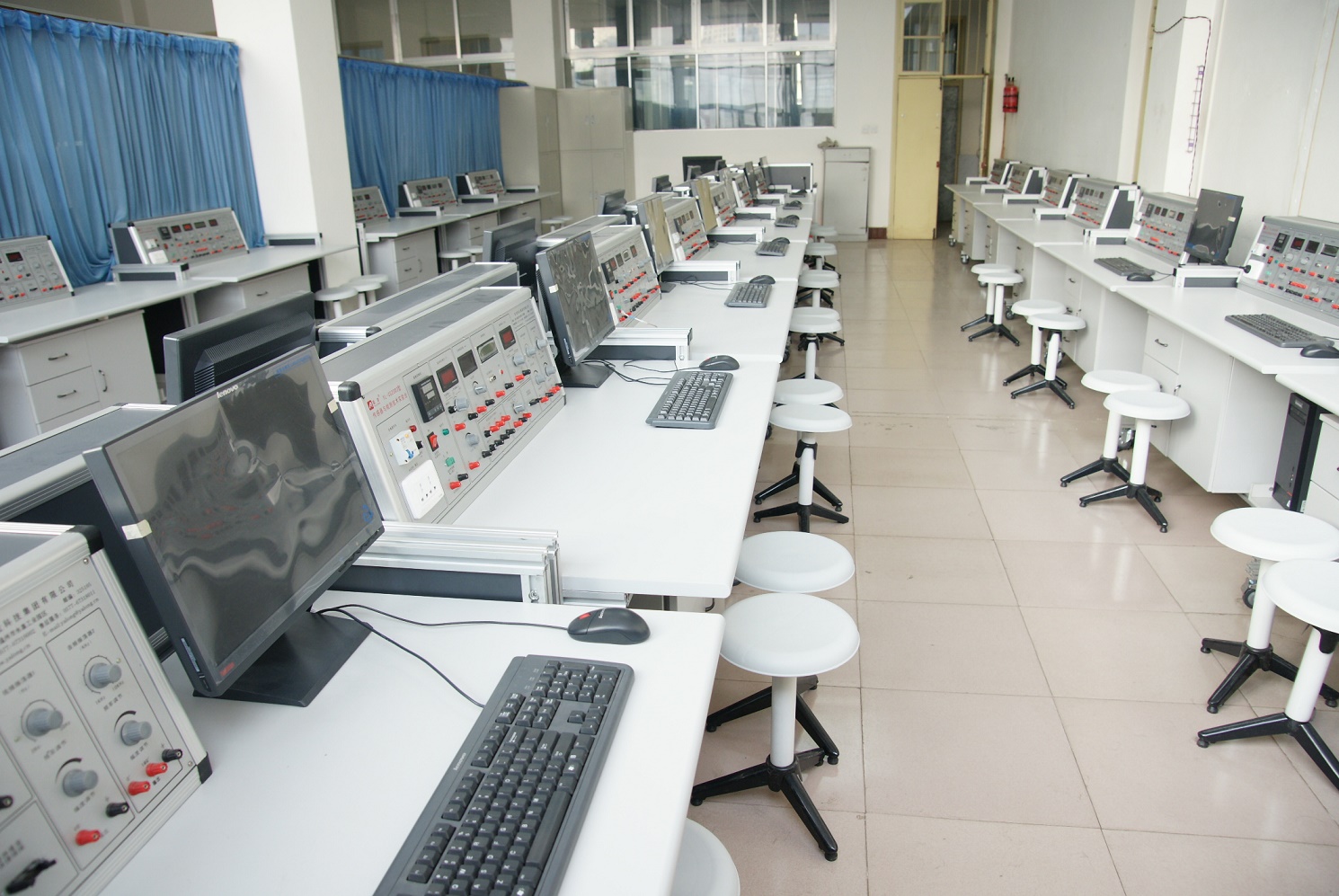 最近通信板块真猛！我手上的天弘中证全指通信设备指数C还在慢慢爬富国中证设备CQ9电子(图1)