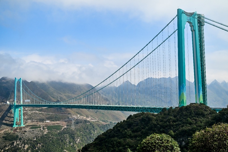 从花江峡谷大桥出发：探访“多彩贵州 移起向新”CQ9电子(图1)