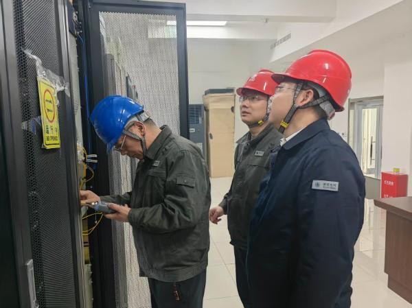CQ9电子国网正阳县供电公司：全力做好迎峰度冬电力通信保障(图1)
