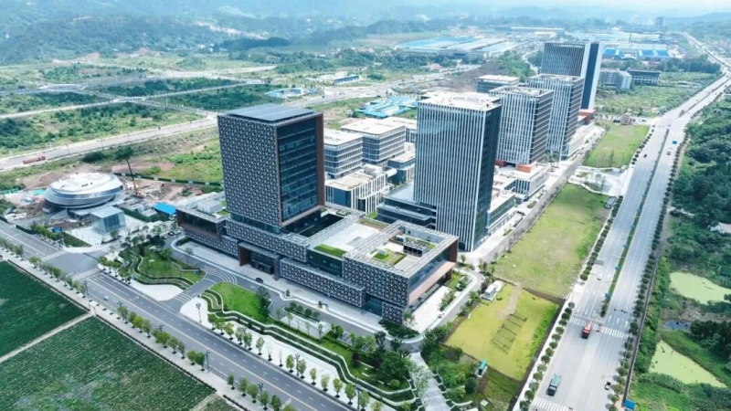 一根数据线“连接”创新引擎！​“十四五CQ9电子”数字经济绘就达州高新区繁荣画卷(图1)