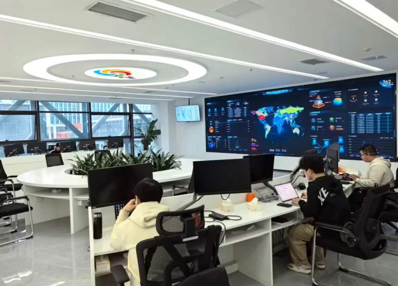 一根数据线“连接”创新引擎！​“十四五CQ9电子”数字经济绘就达州高新区繁荣画卷(图3)