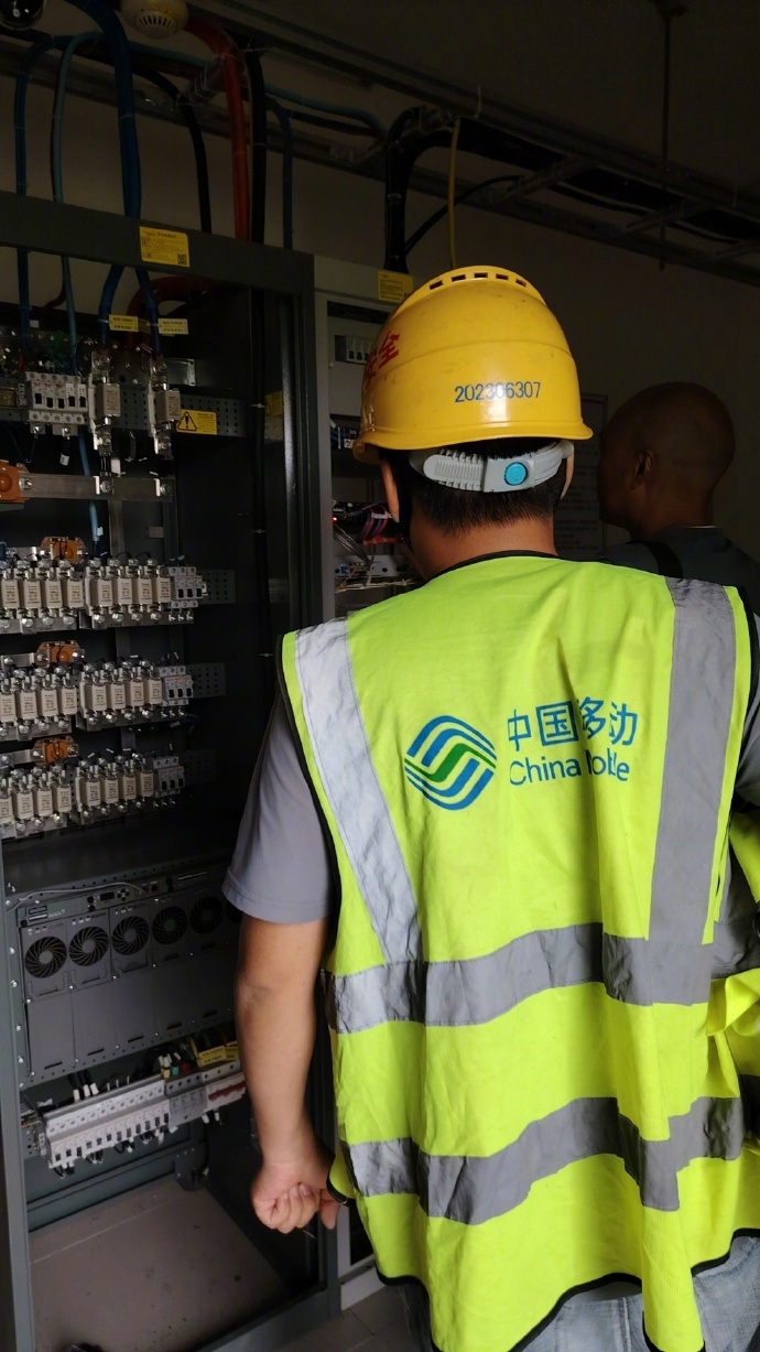 中国电信安CQ9电子康汉阴分公司打通石家沟村通信“最后一公里”(图1)