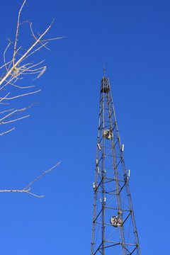 为CQ9电子何宁肯信号差 居民也不让基站进小区？(图1)