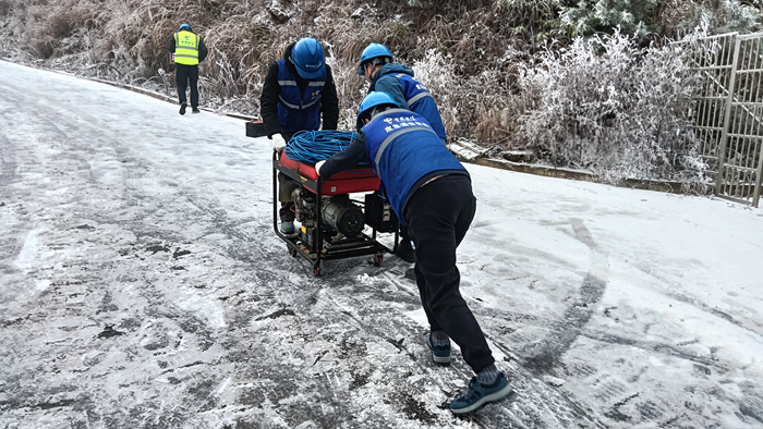 广西电信CQ9电子战冰雪抗寒潮 筑牢八桂通信暖防线(图1)