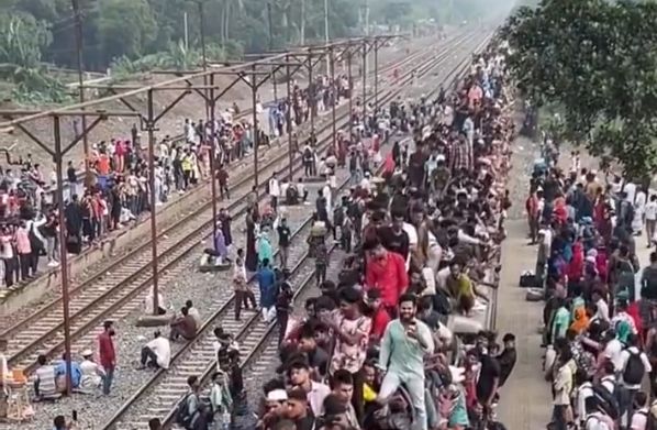 印度火车玩手机实测：5GCQ9电子是传说插座要疯抢这些套路专坑游客(图1)