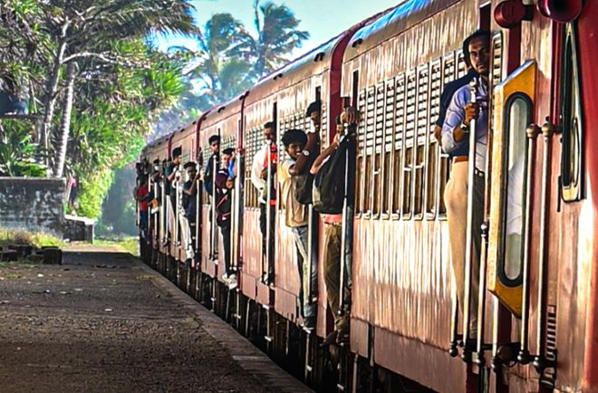 印度火车玩手机实测：5GCQ9电子是传说插座要疯抢这些套路专坑游客(图3)