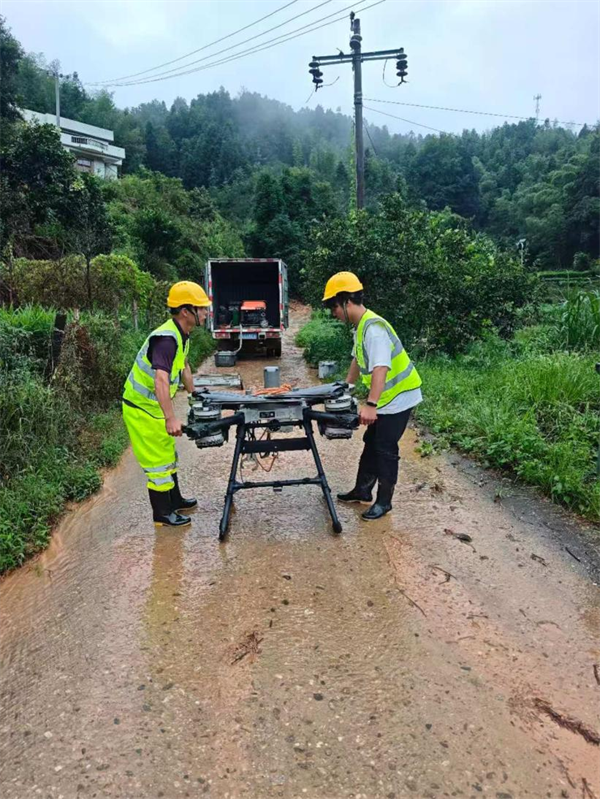 江西铁塔全力做好遂川县地质CQ9电子灾害应急通信保障工作(图1)